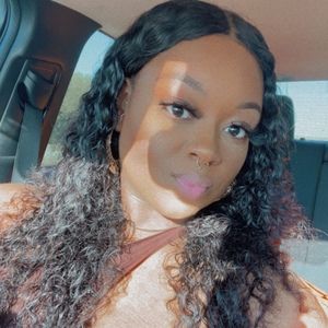 Meet your Posher, Denisha